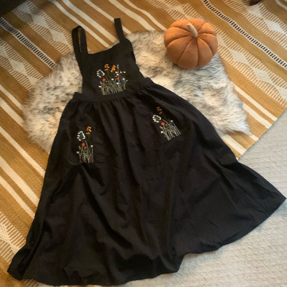 Romwe NWT CottageCore Black Floral Embroidered Apron Dress L